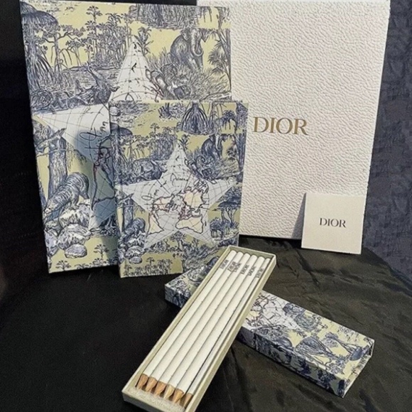 Dior The World Traveller Exclusive Office Set Notebook & Pencils Stationery NEW - Picture 5 of 9